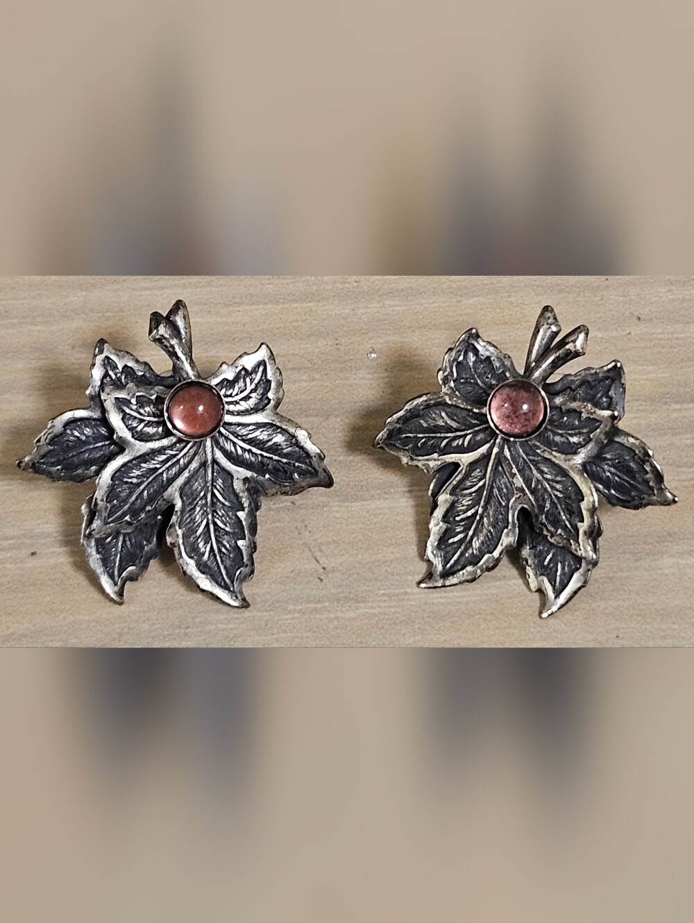 VINTAGE SILVER TONE MAPLE LEAF WITH PURPLE GEMSTONE RHINESTONES POST EARRINGS